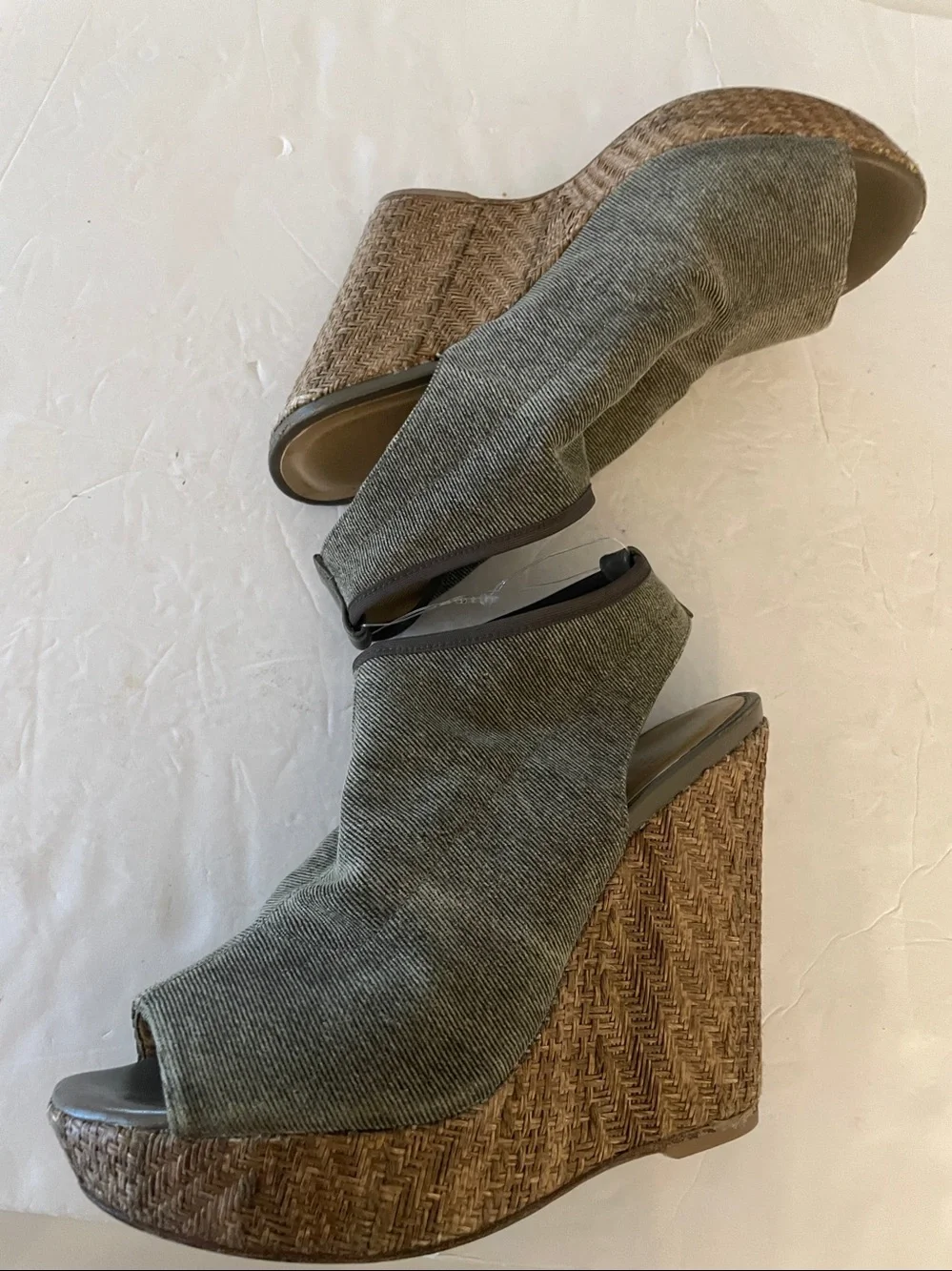 Stuart Weitzman Wedge Peep-Toe Slingback in Gray size 6 - Picture 4 of 8